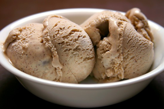 Cinnamon Vanilla Bean Ice Cream Recipe | pinchmysalt.com