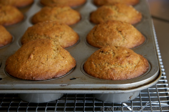 Whole Wheat Orange Spice Muffins with Walnuts and Flaxseeds | pinchmysalt.com