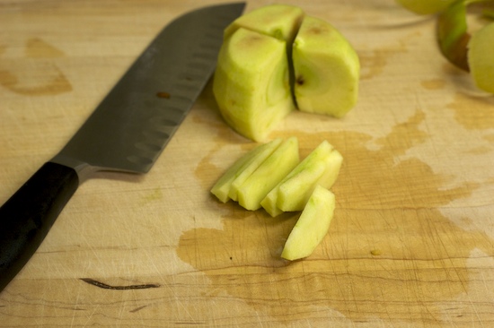 Now cut each apple quarter into five or six slices.