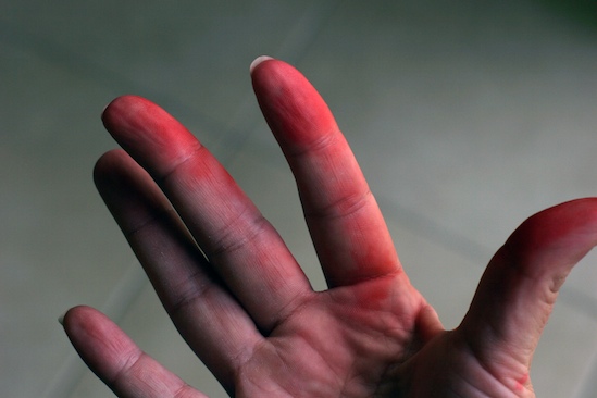 Fingers stained red from red velvet cake | pinchmysalt.com