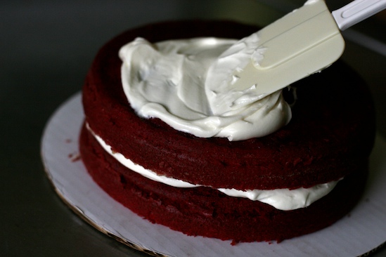 Frosting a Red Velvet Cake | pinchmysalt.com