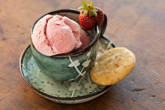 Fresh Strawberry Ice Cream - Pinch My Salt