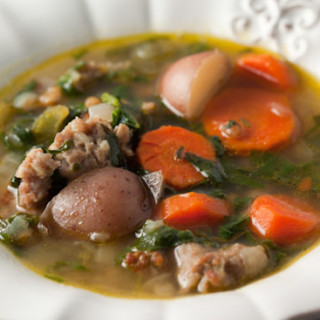 Hearty Spinach and Sausage Soup | pinchmysalt.com