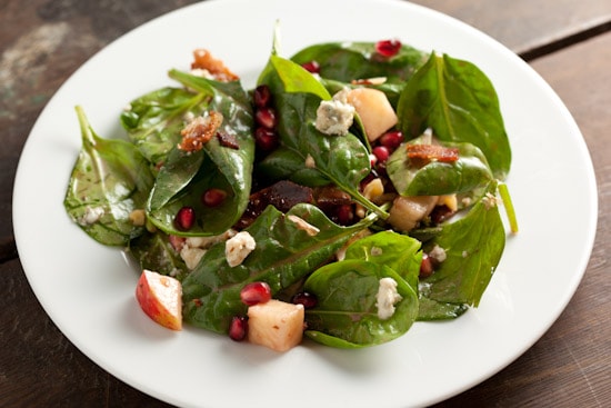 Spinach Pomegranate Salad with Bacon, Apples, and Walnuts | pinchmysalt.com