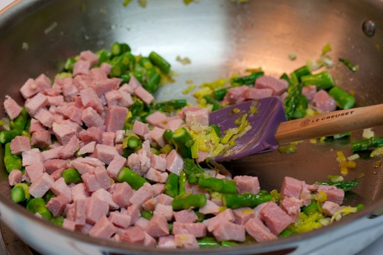 Crustless Ham and Asparagus Quiche with Gruyere and Leeks | pinchmysalt.com